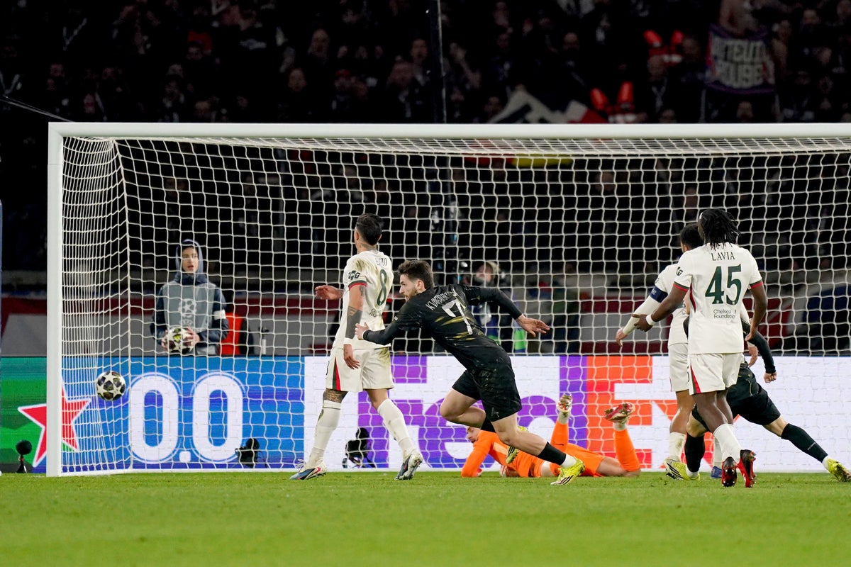 Chelsea stung by late goals as PSG claim first-leg advantage