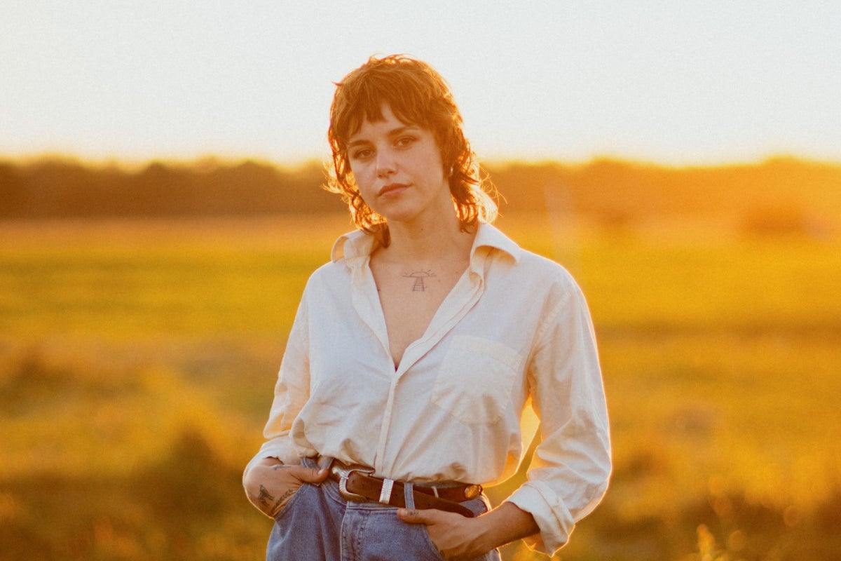 Singer-songwriter Cat Clyde: ‘I moved around a lot – my parents were pretty chaotic people’ – UK Times Singer-songwriter Cat Clyde: ‘I moved around a lot – my parents were pretty chaotic people’ – UK Times