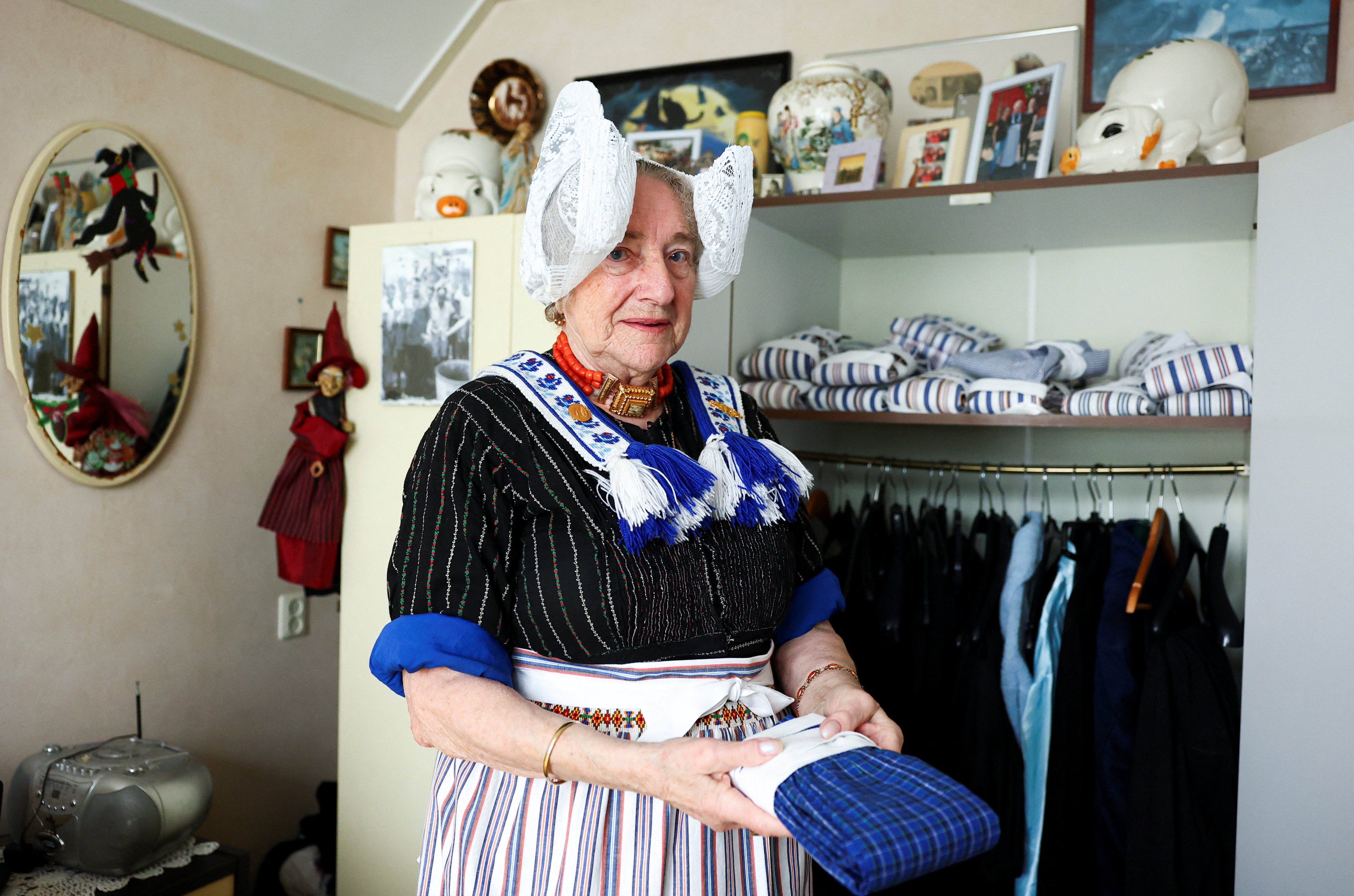 Meet the 85-year-old who’s the last to still wear traditional Dutch costume
