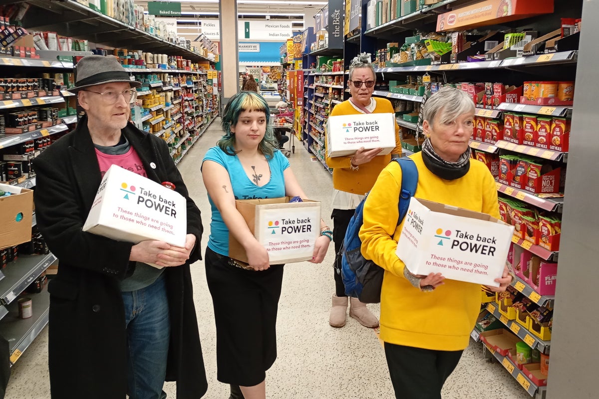 Activists Take Back Power target supermarkets in mass shoplifting campaign for food banks – UK Times Activists Take Back Power target supermarkets in mass shoplifting campaign for food banks – UK Times