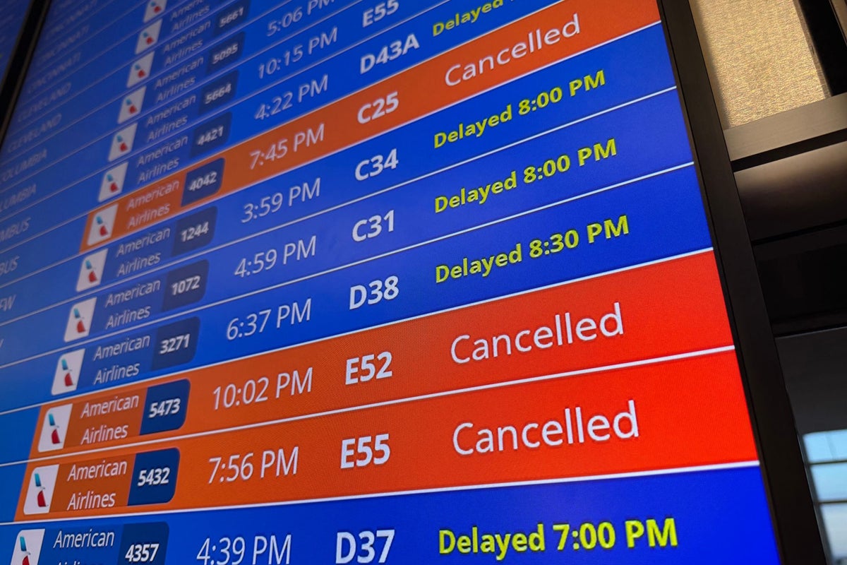 Passengers face lengthy delays at Washington DC-area airports after ‘strong odor’ at air traffic control center – UK Times Passengers face lengthy delays at Washington DC-area airports after ‘strong odor’ at air traffic control center – UK Times