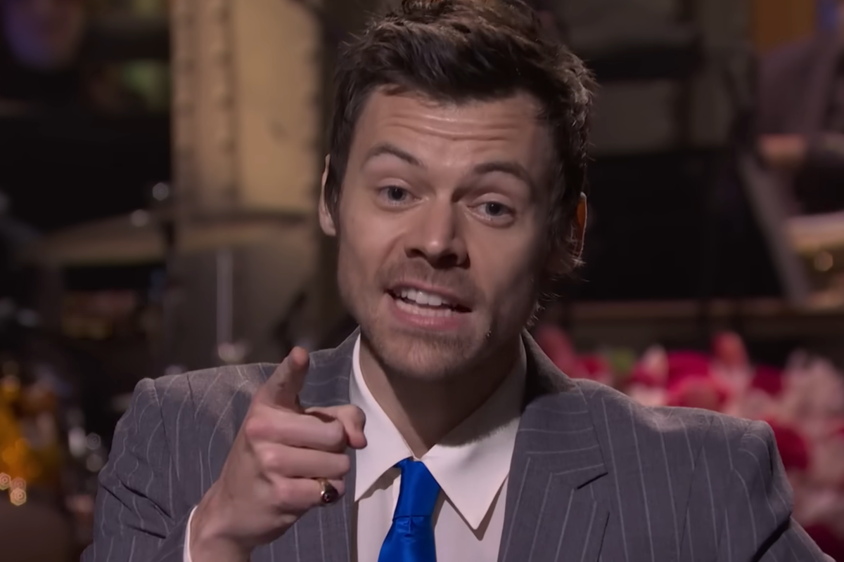 Harry Styles addresses ‘queerbaiting’ criticism in SNL opening monologue Harry Styles addresses ‘queerbaiting’ criticism in SNL opening monologue