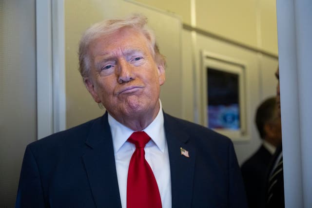 <p>El presidente Trump desvió una pregunta sobre los militares estadounidenses muertos en la guerra de Irán durante un encuentro con la prensa a bordo del Air Force One</p>
