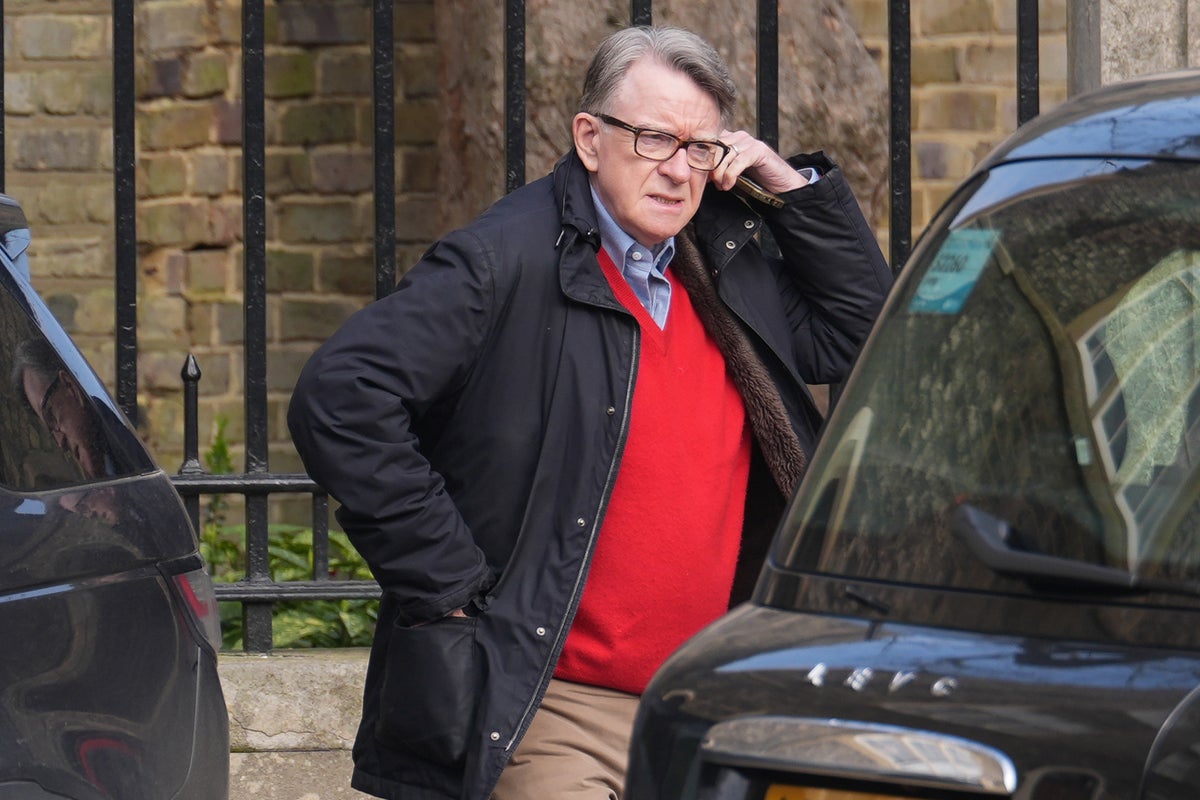 Messages from Peter Mandelson’s personal phone likely to be published