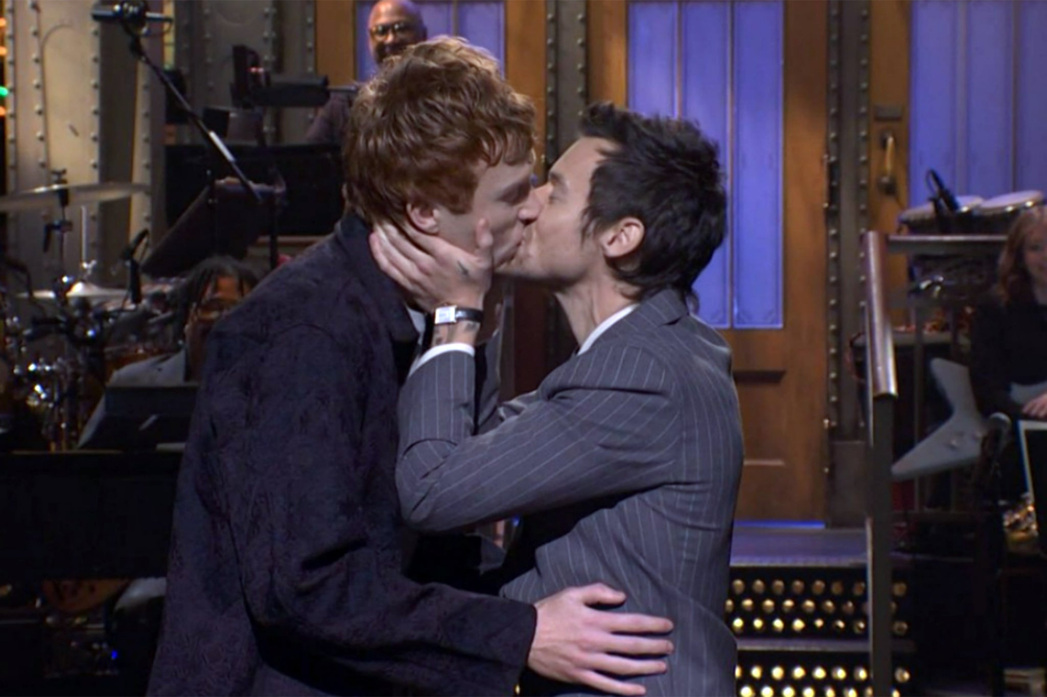 Sabato Styles ha baciato la star di 'Saturday Night Live', Ben Marshall