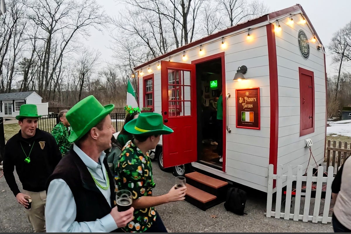 The fleet of tiny pubs on wheels bringing a taste of Ireland to neighbourhoods this St. Patrick’s Day – UK Times