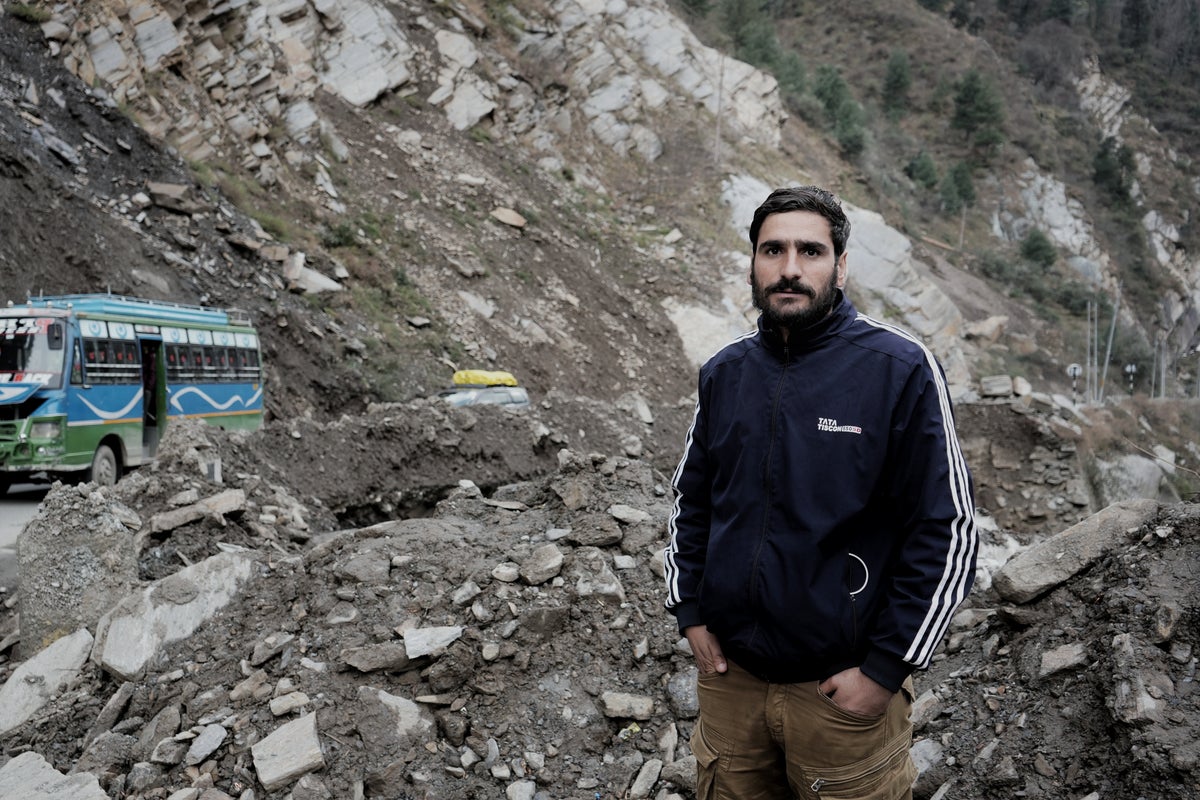 The unlikeliest of weathermen for the Kashmir Valley followed by more than a million on Facebook – UK Times The unlikeliest of weathermen for the Kashmir Valley followed by more than a million on Facebook – UK Times