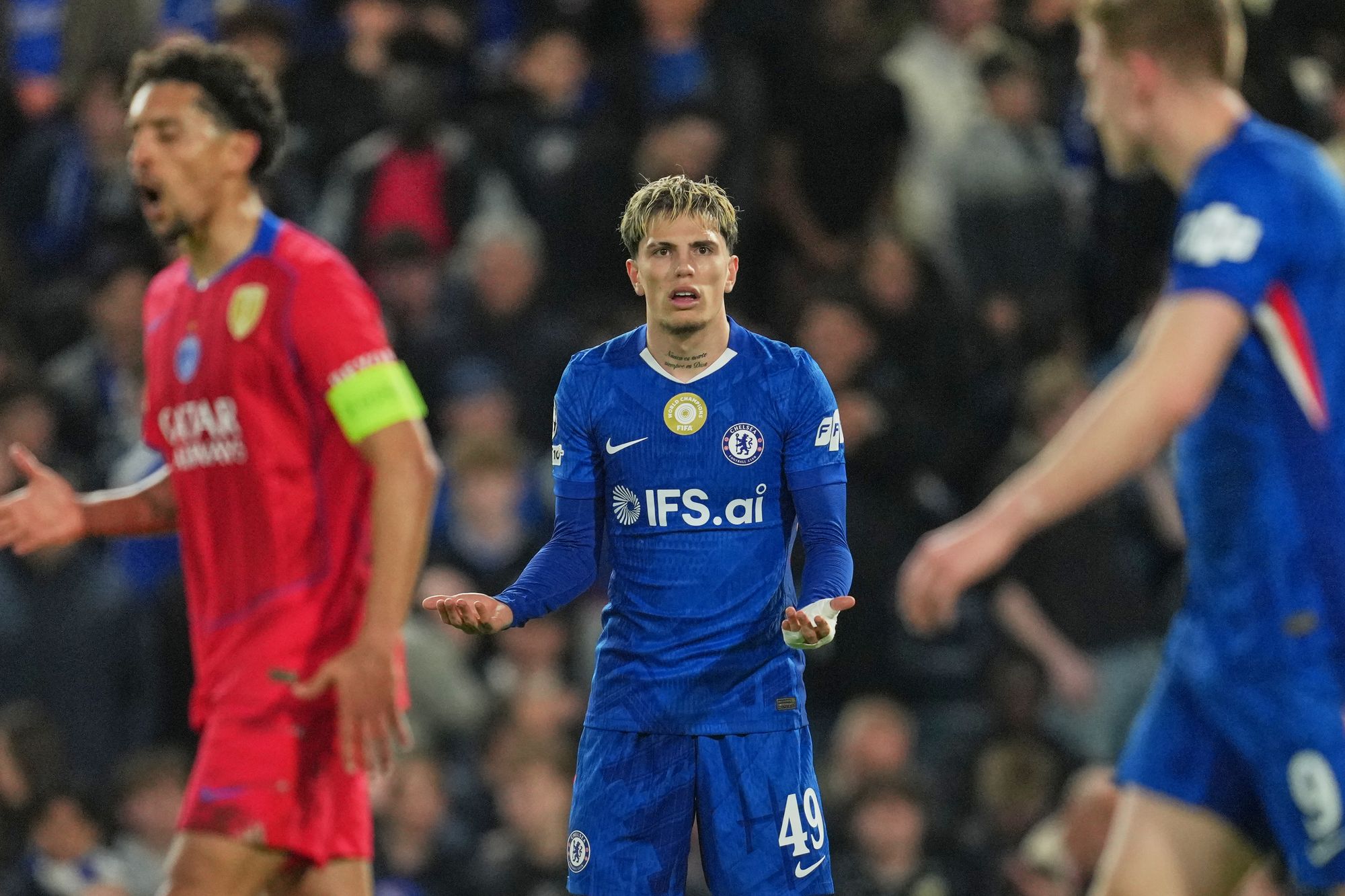 Alejandro Garnacho reacts during the second leg at Stamford Bridge