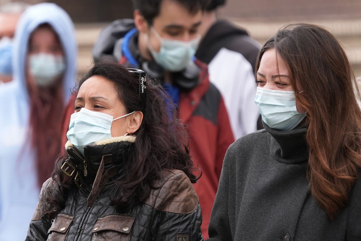 Meningitis B latest: Health chiefs issue alert to NHS staff as outbreak spreads to second university