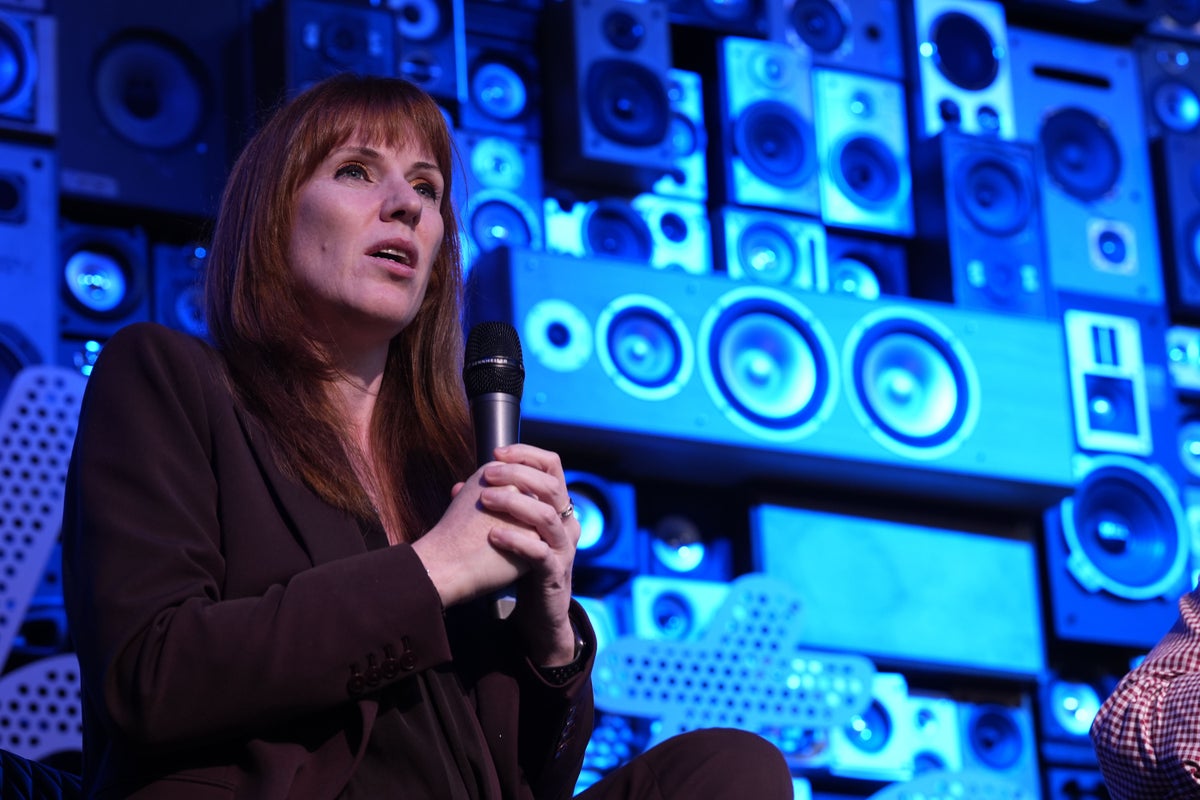 En son politika: Angela Rayner, Başbakan'a yönelik yeni eleştiride Starmer'ı "daha fazla kavga seçmeye" çağırıyor