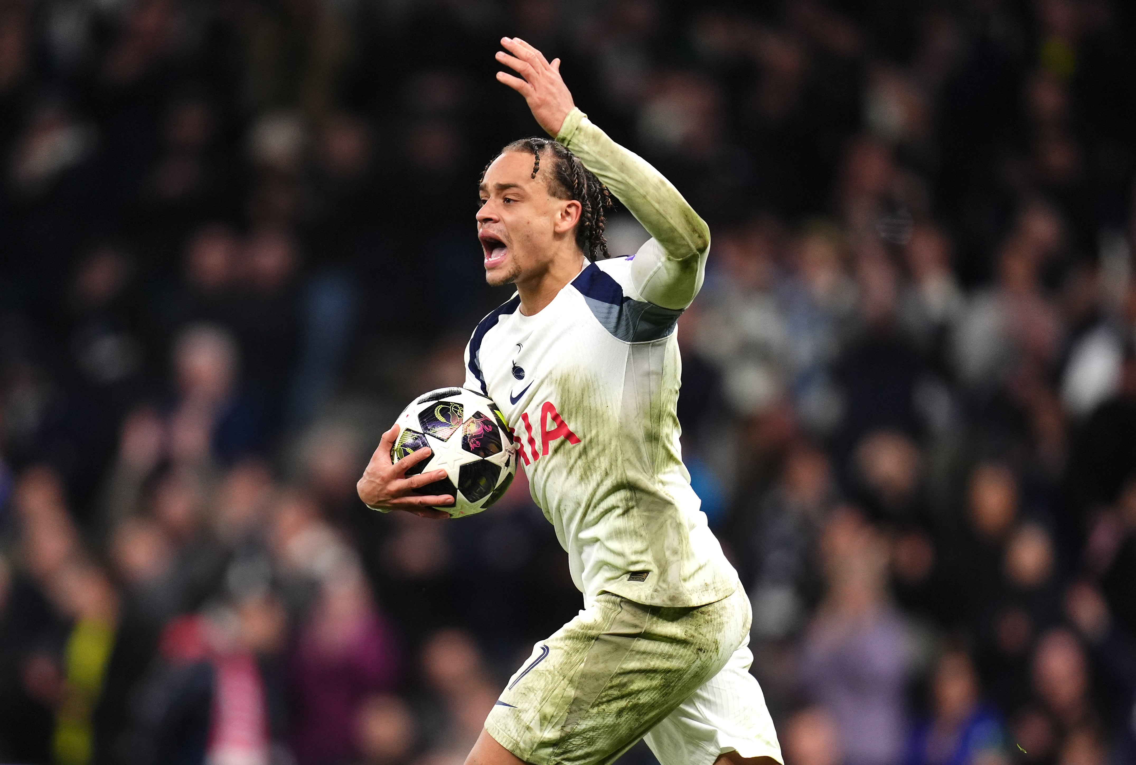 Simons celebrates scoring Tottenham’s winner