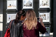 Hundreds of mortgage deals pulled from market amid threat of triple interest rate rise