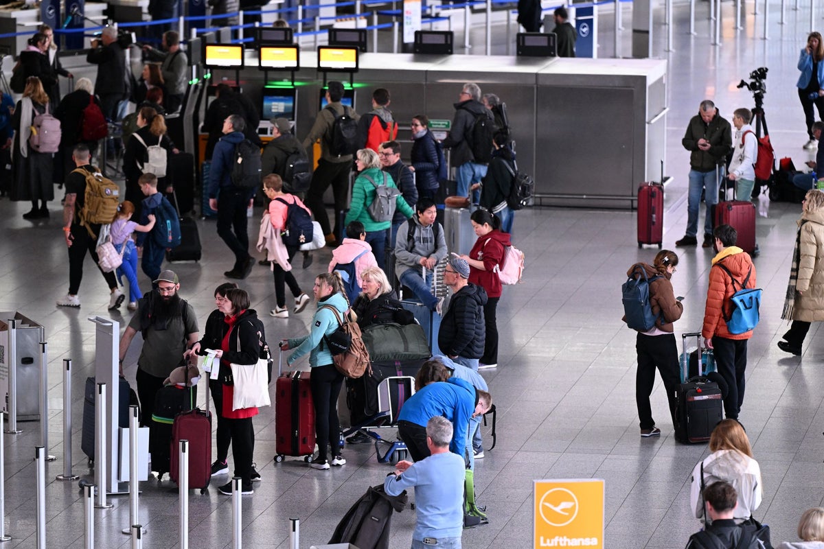 Major airlines warn fares may rise if fuel price surge continues