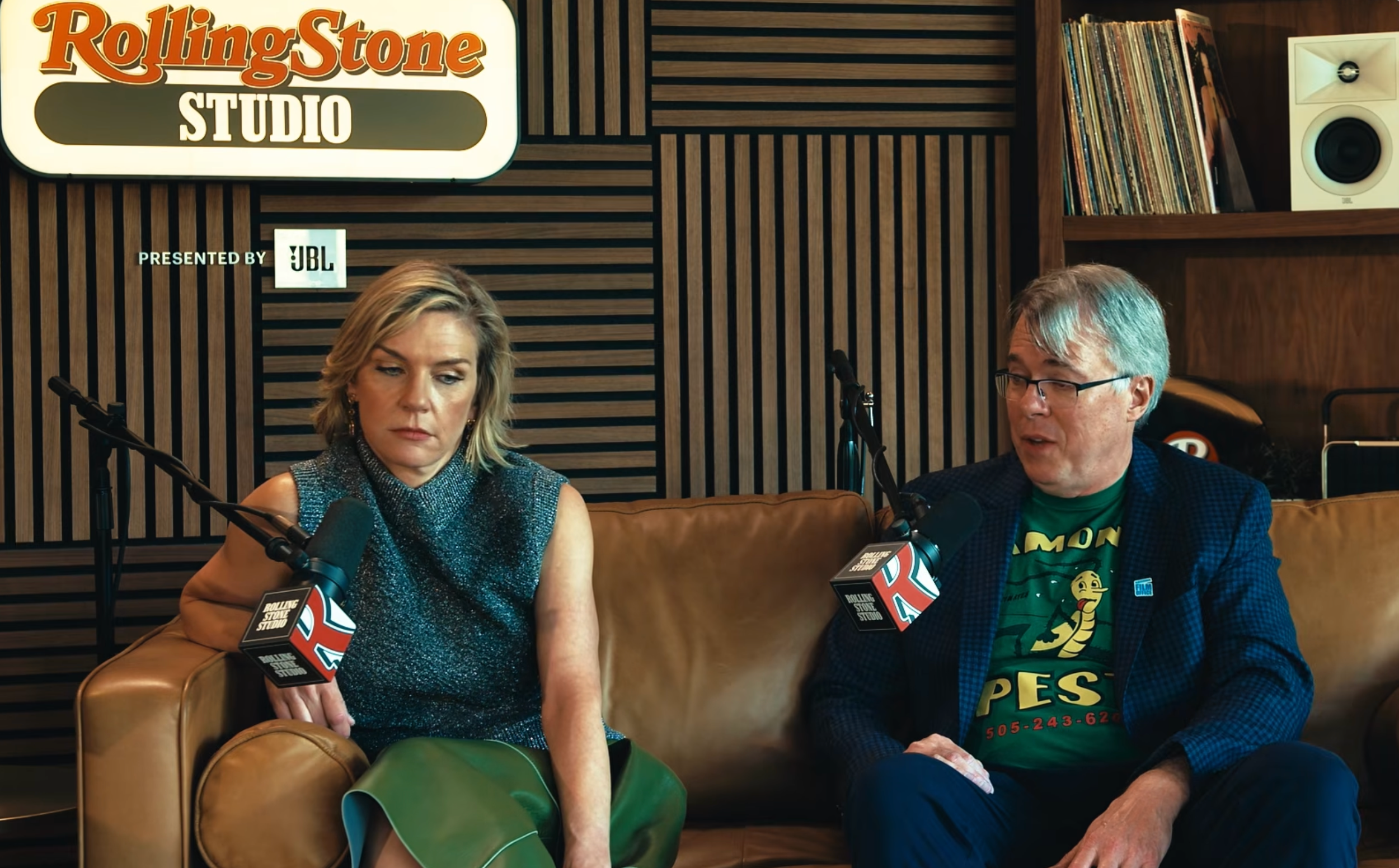 Rhea Seehorn (à esquerda) e Vince Gilligan (à direita) listaram 'The Leftovers' e 'The Twilight Zone' como alguns dos programas de TV mais memoráveis