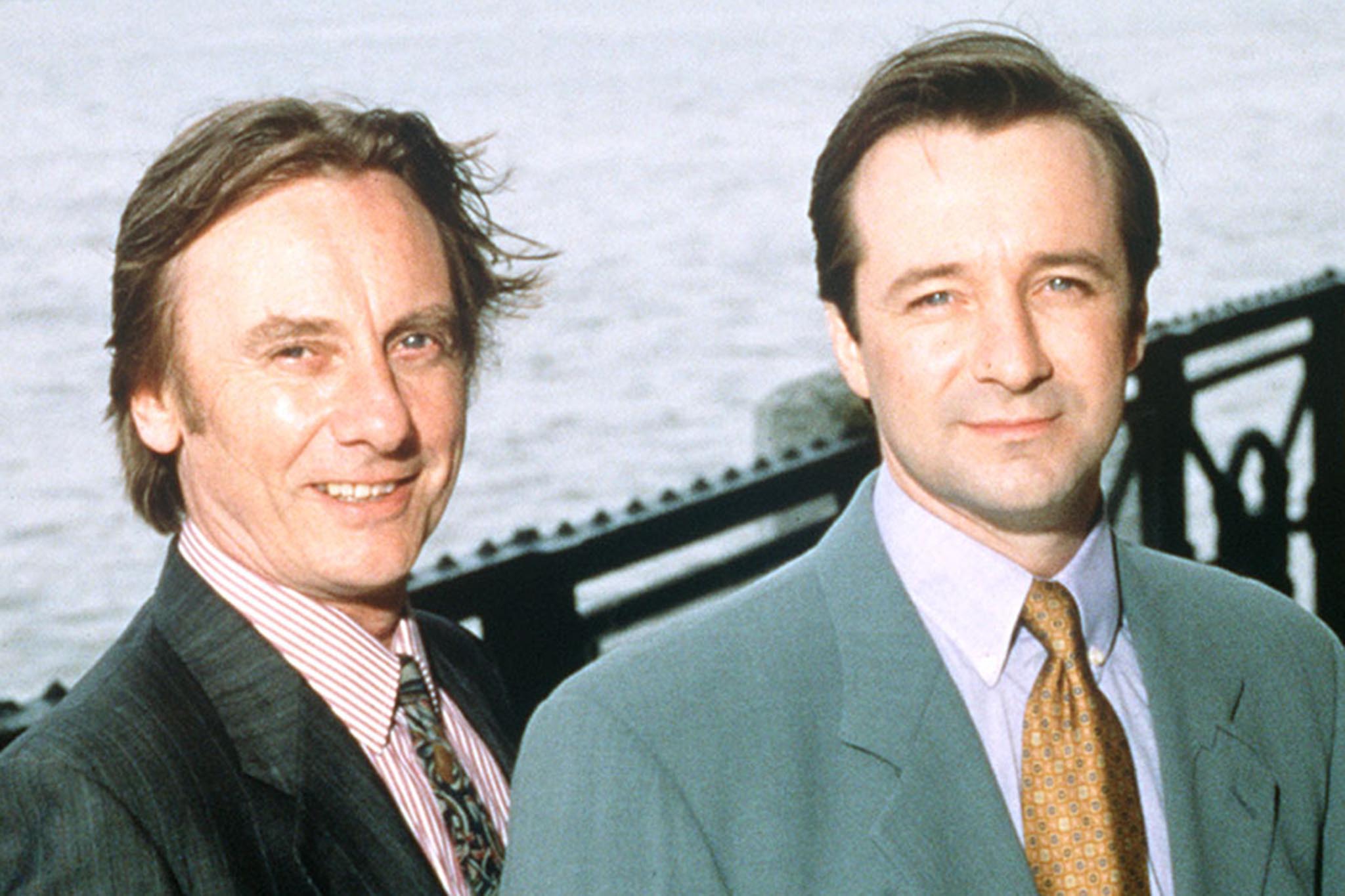 Georgeson (a sinistra) con Neil Pearson in 'Between the Lines'