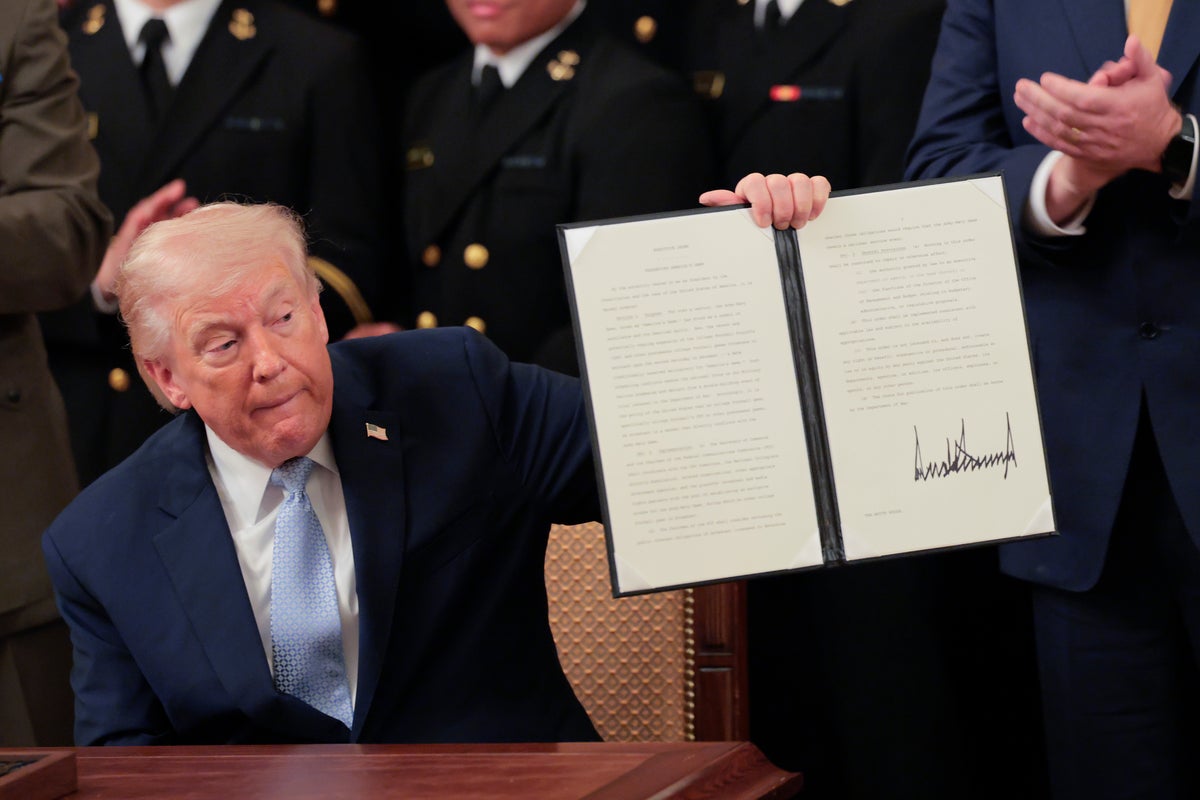 Trump signs executive order to ‘protect’ annual Army-Navy football game