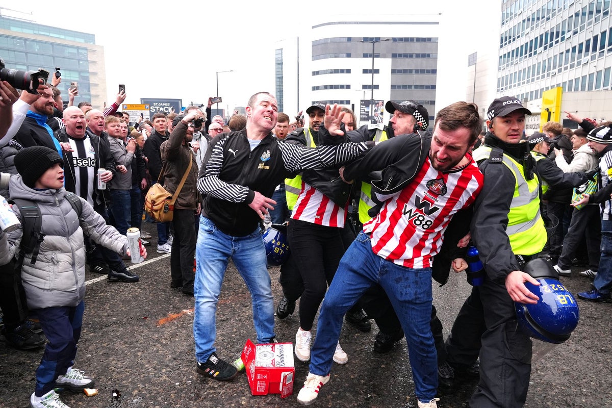 Fans clash outside St James&rsquo; Park in violent scenes ahead of Newcastle vs Sunderland