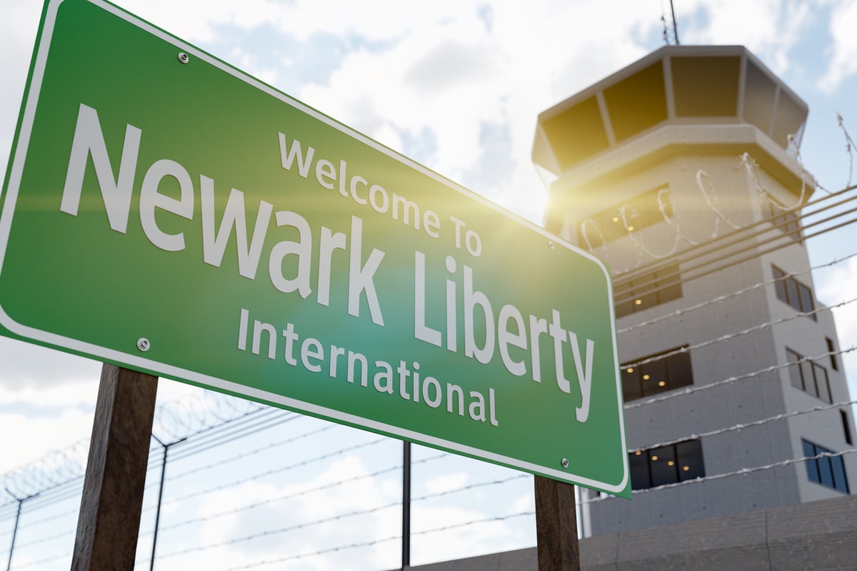 Newark Airport suspends flights after ‘burning smell’ in control tower