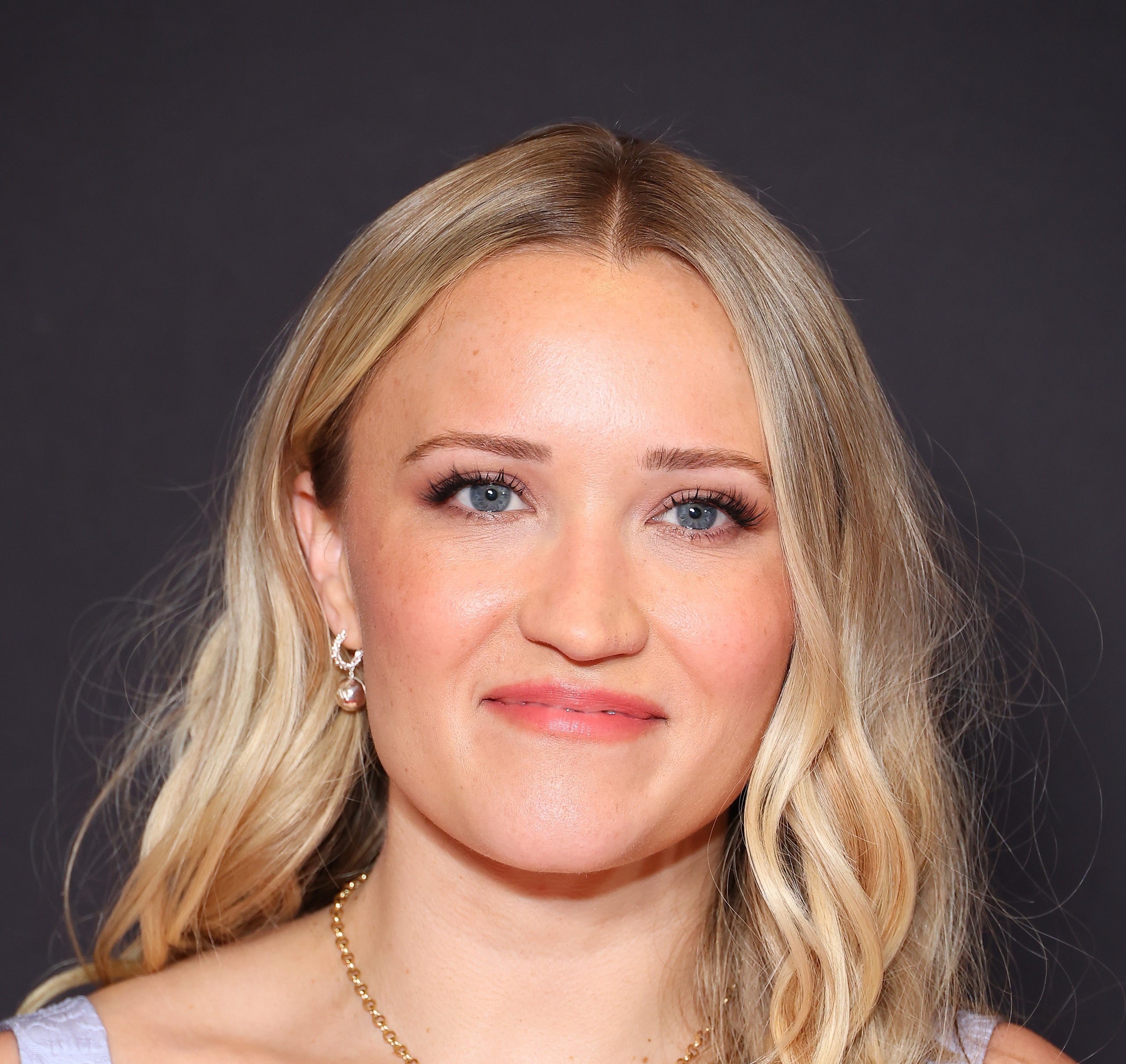 Emily Osment non appare nello 