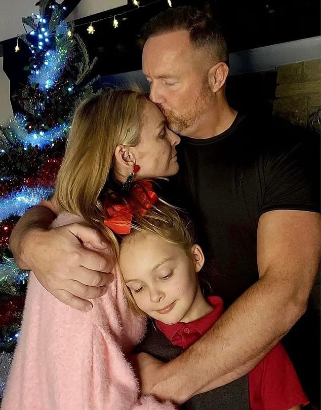 Mel Schilling con il marito Gareth e la figlia