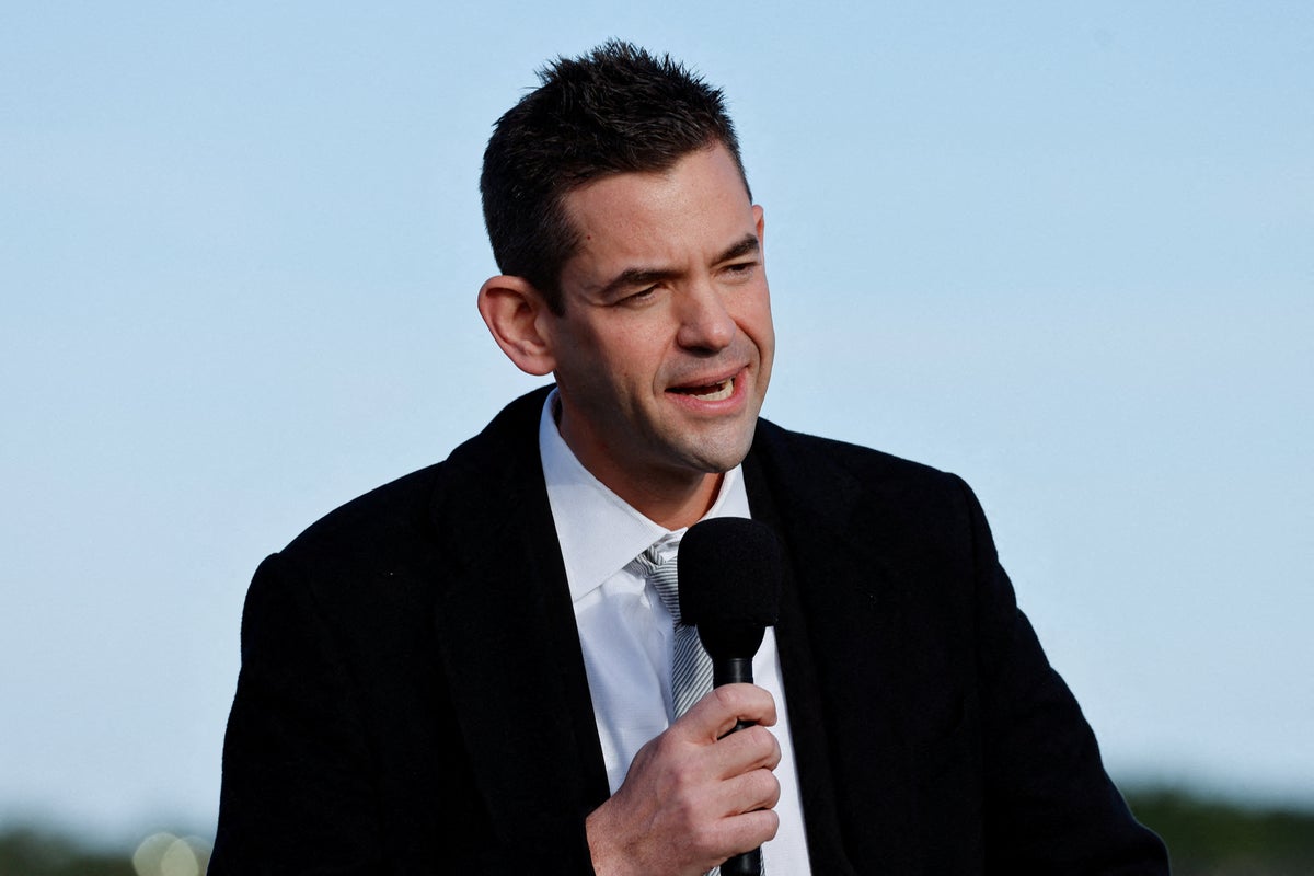 Nasa abandons orbiting lunar station plan in favor of $20 billion ‘moon base’