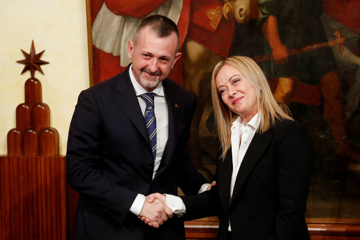 Italian minister resigns after ties to mafia restaurant emerge