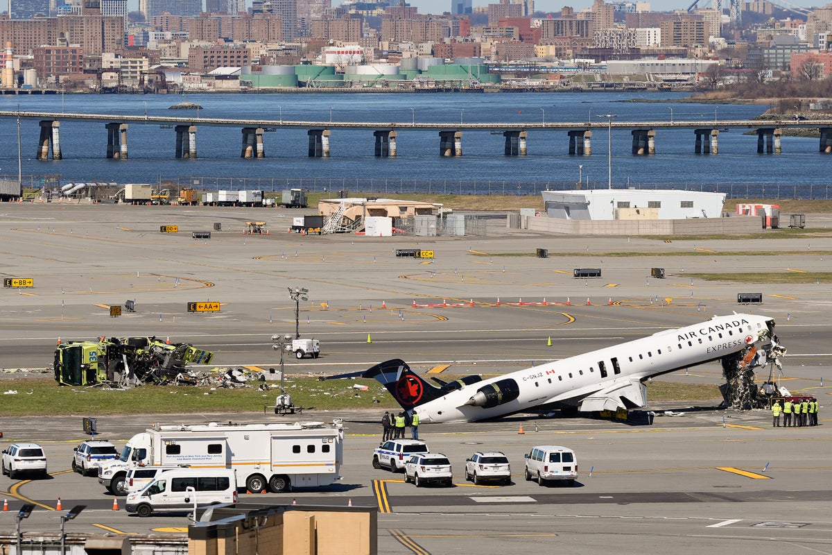https://static.independent.co.uk/2026/03/24/20/LaGuardia_Crash_47813.jpg?width=1200&height=800&crop=1200:800