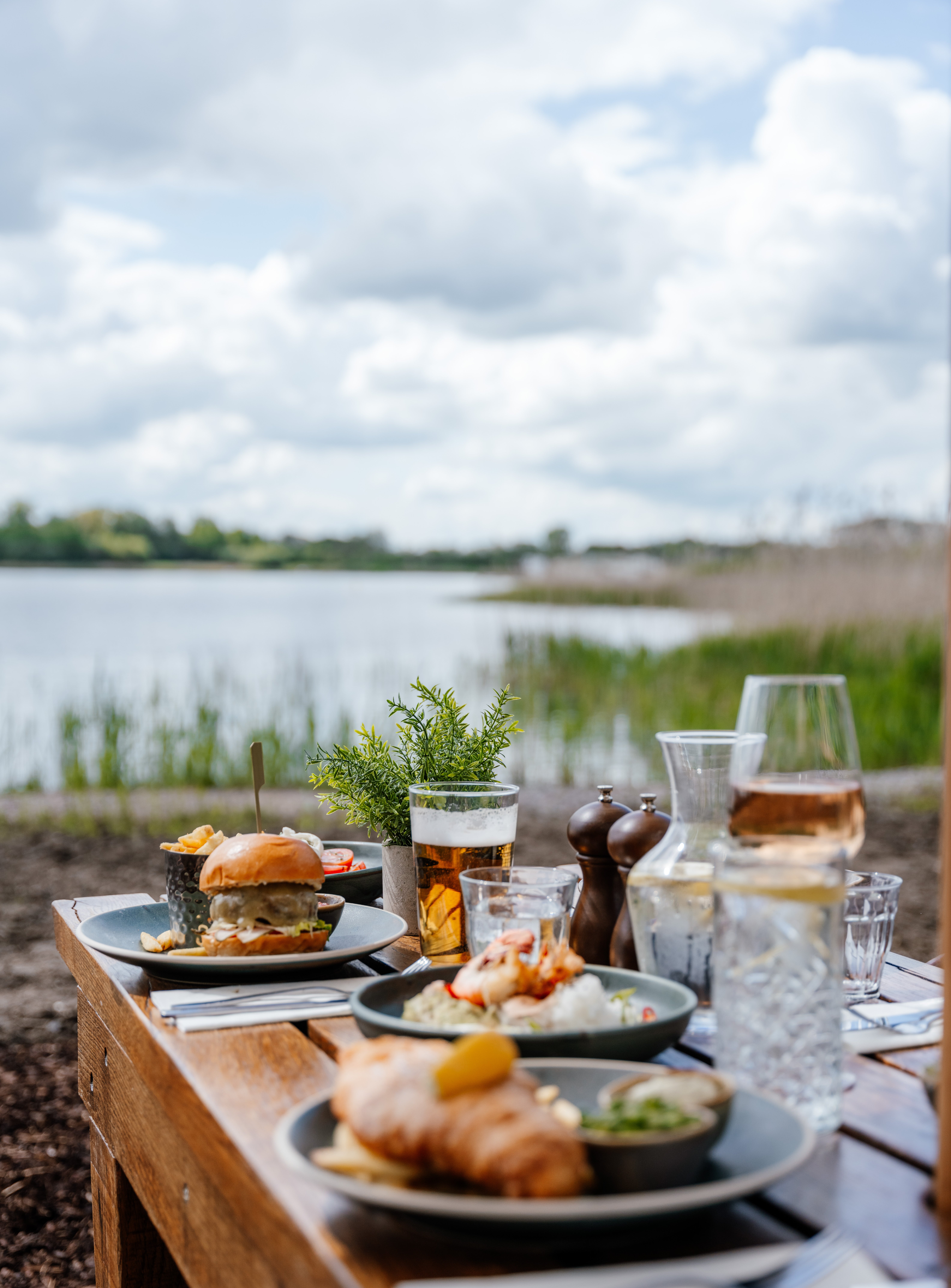The Lakes Bar & Kitchen offers delicious dining with a stunning lakeside view