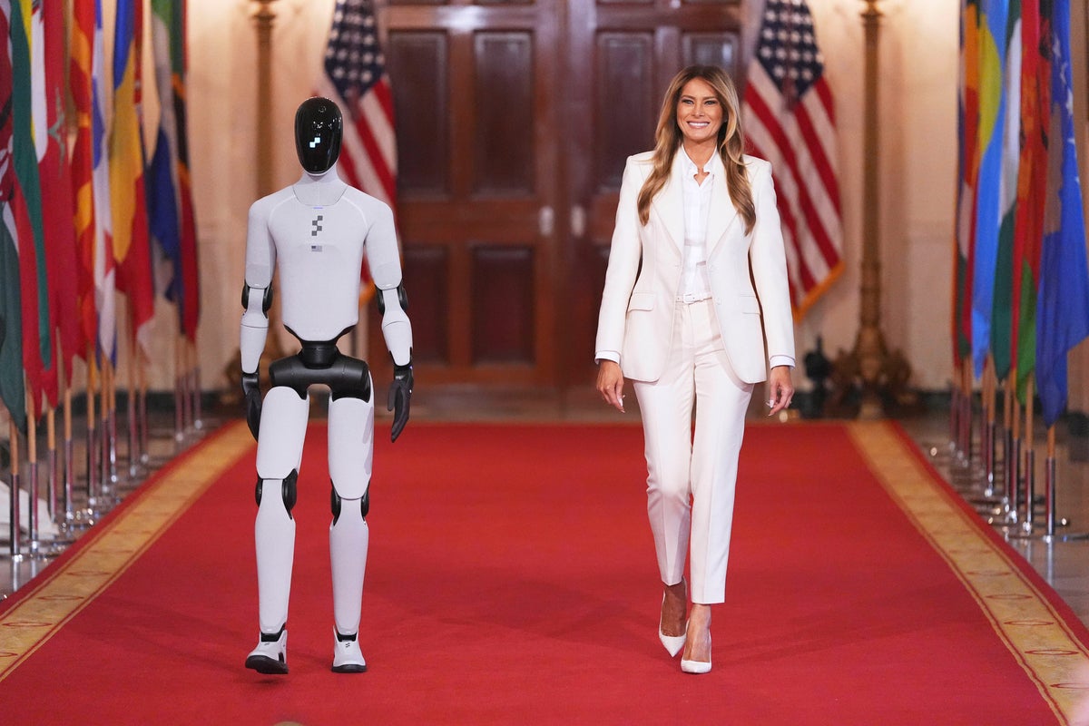 Melania Trump shares the spotlight with a robot at an education and technology event Melania Trump shares the spotlight with a robot at an education and technology event