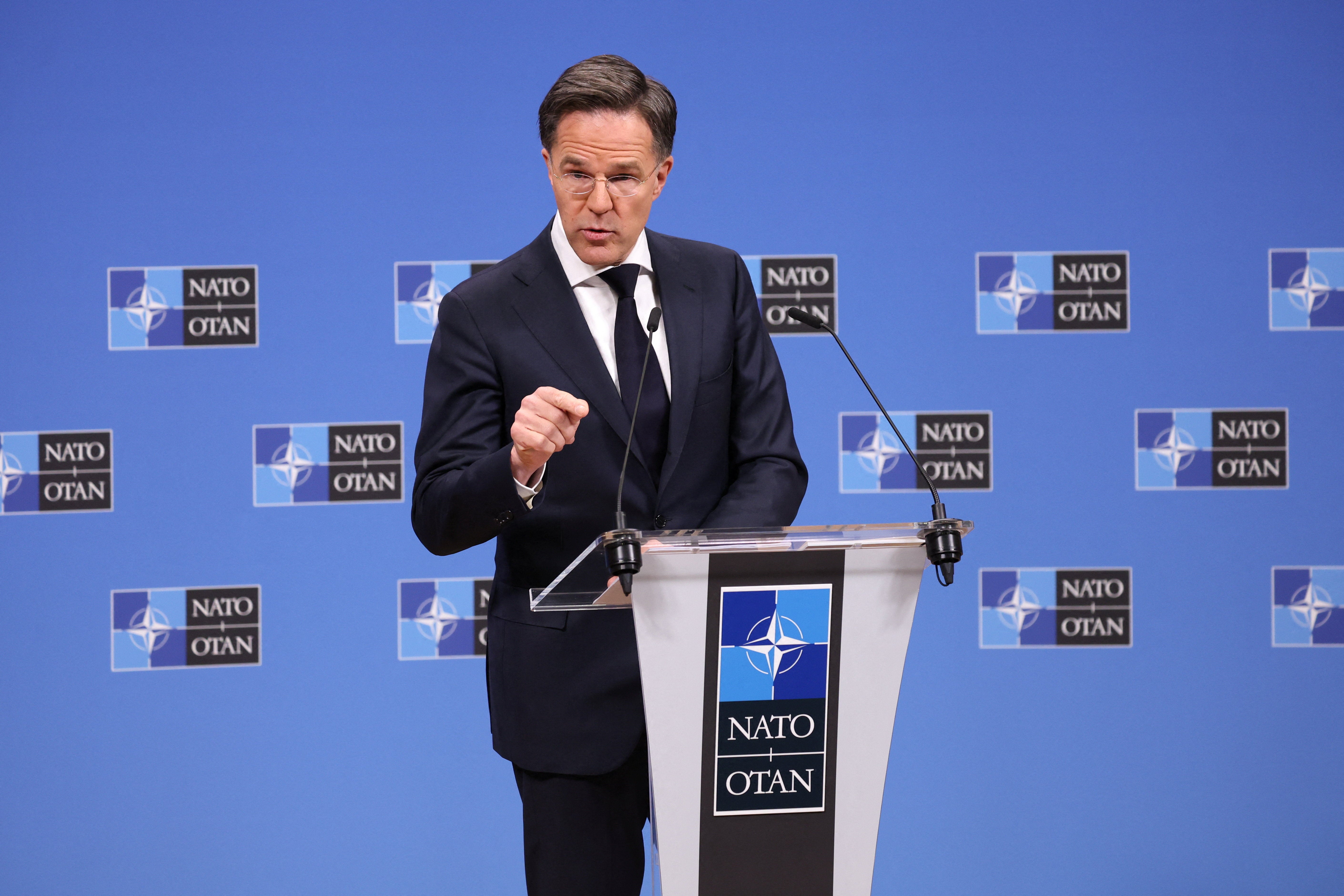 Ο γενικός γραμματέας του ΝΑΤΟ Mark Rutte μιλάει κατά τη διάρκεια συνέντευξης Τύπου για να παρουσιάσει την Ετήσια Έκθεσή του για το 2025,