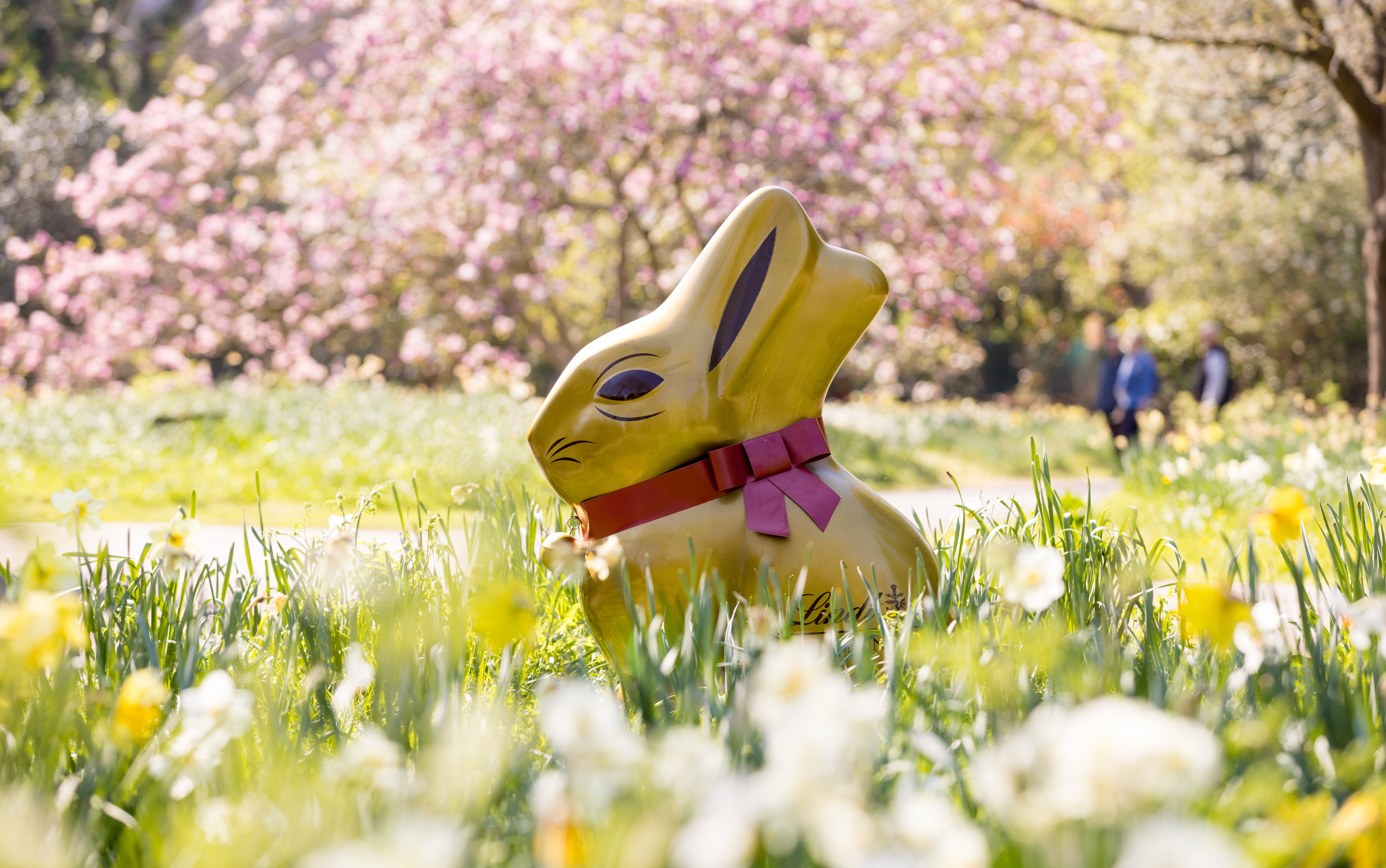 Seek out the 12 hidden Lindt Gold Bunnies around Hampton Court Palace