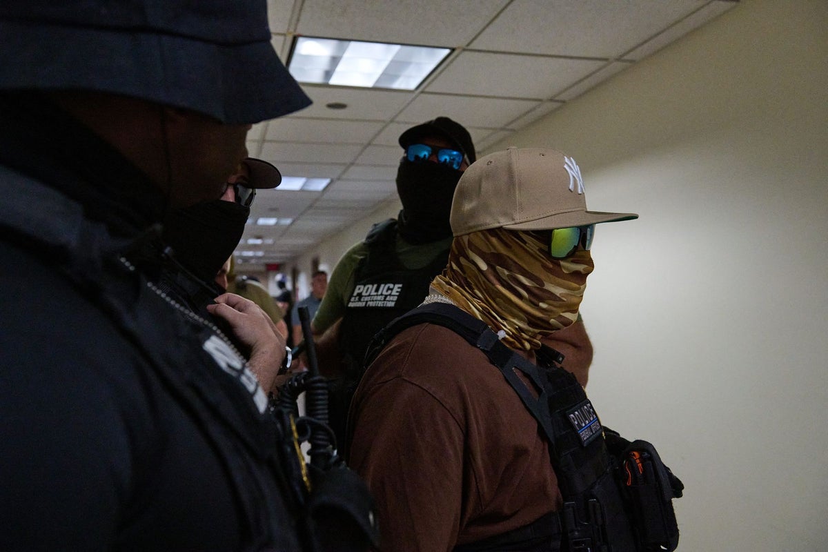 Border Czar Tom Homan rejects Democrats’ calls for ICE agents to remove their masks – UK Times Border Czar Tom Homan rejects Democrats’ calls for ICE agents to remove their masks – UK Times