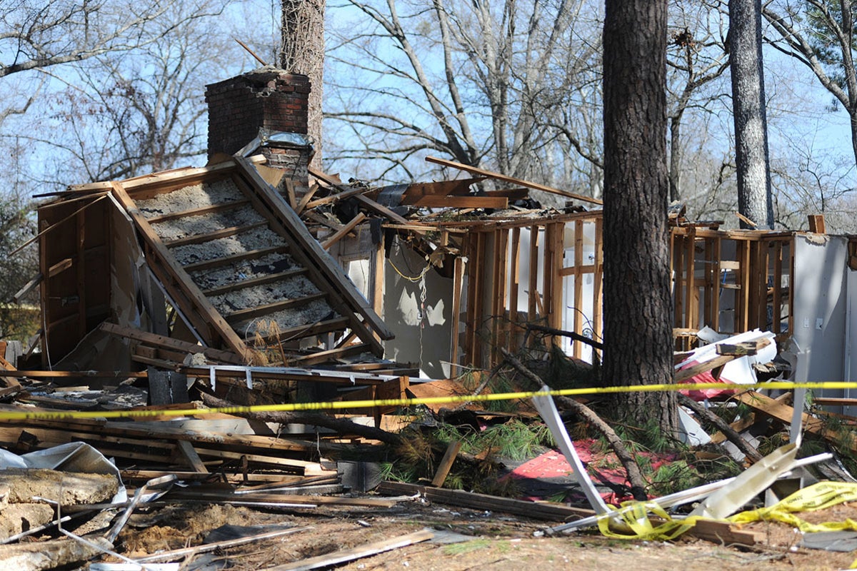 Investigators find gas utility pipes separated before deadly Mississippi explosions – UK Times