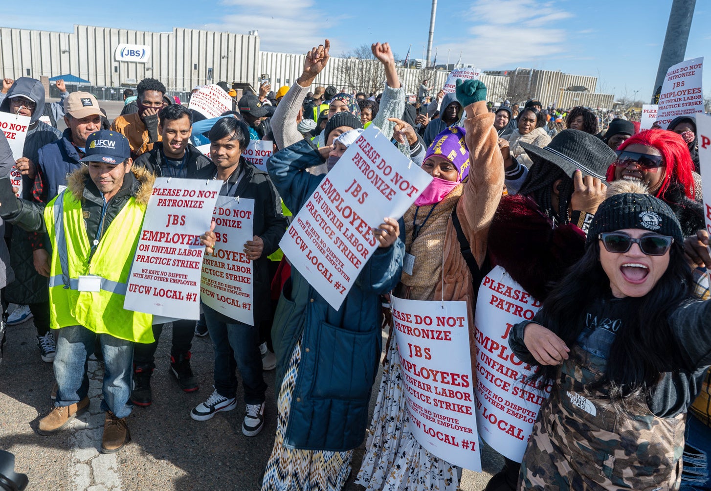 Swift Beef Co workers’ strike outside large US meatpacking plant set to rumble on
