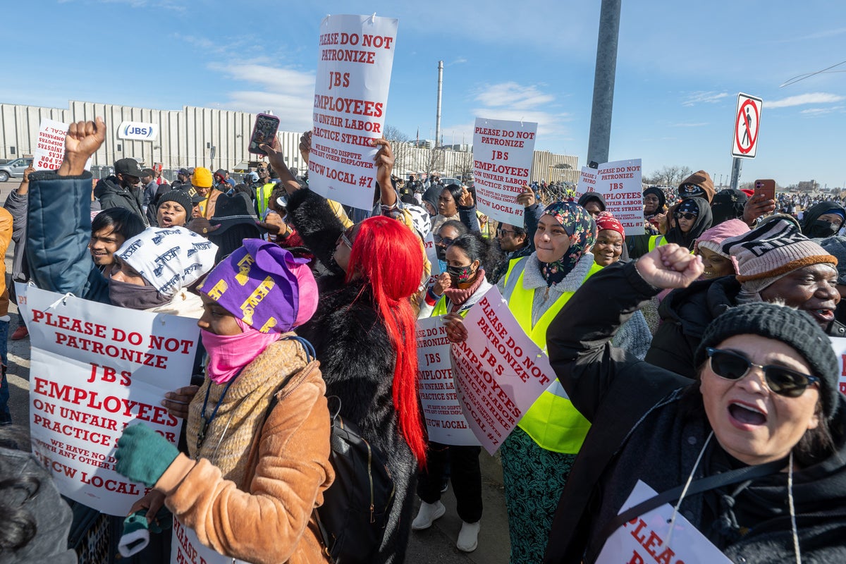 Workers plan to halt strike at major US meatpacking plant and resume negotiations – UK Times