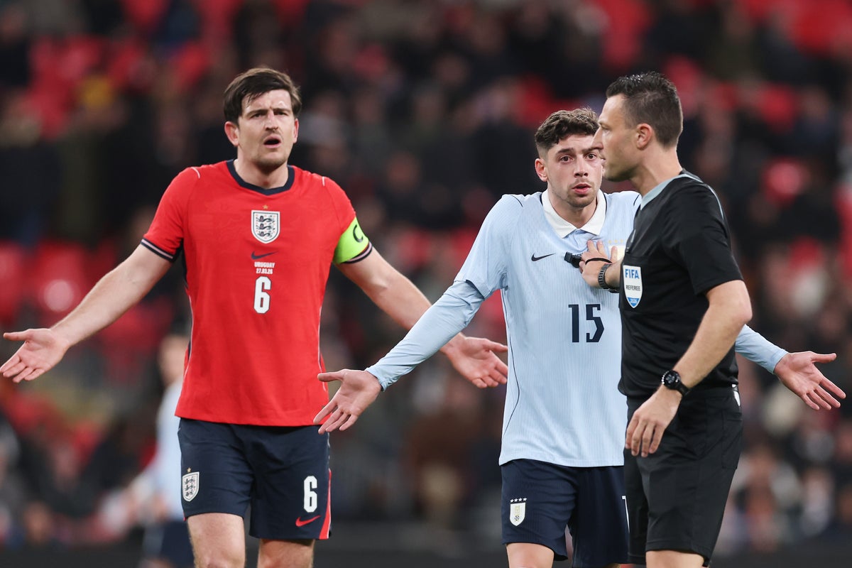 Referee shows Uruguay’s Manuel Ugarte two yellow cards but no red in bizarre error during England draw – UK Times Referee shows Uruguay’s Manuel Ugarte two yellow cards but no red in bizarre error during England draw – UK Times