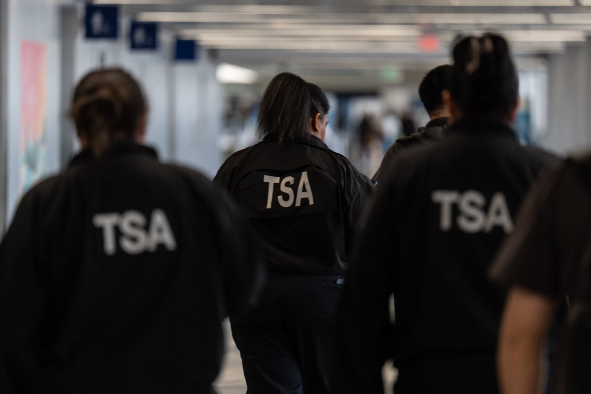 Trump orders DHS to pay TSA agents despite funding lapse