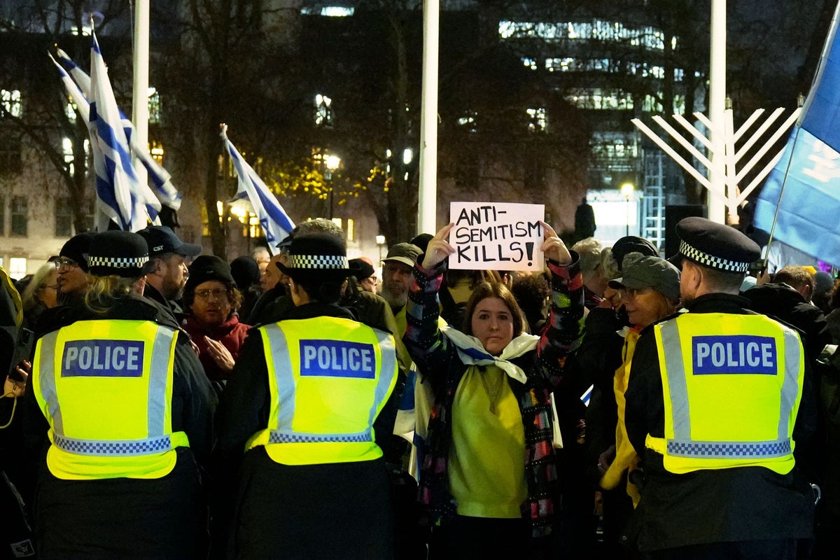 Swastika etched on Jewish-owned Sydney shop fuels antisemitism concerns – UK Times Swastika etched on Jewish-owned Sydney shop fuels antisemitism concerns – UK Times