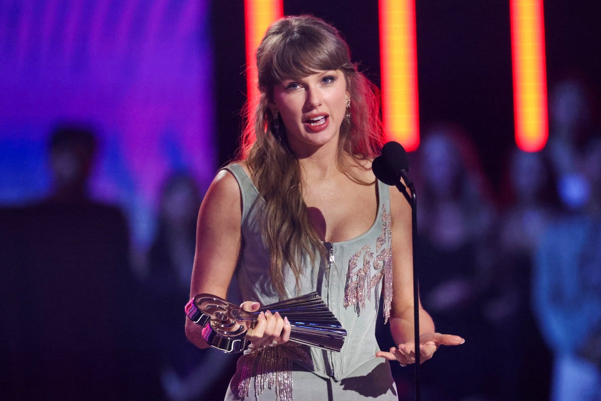 Taylor Swift dominates iHeartRadio Awards and gives thanks to fiancé Travis Kelce