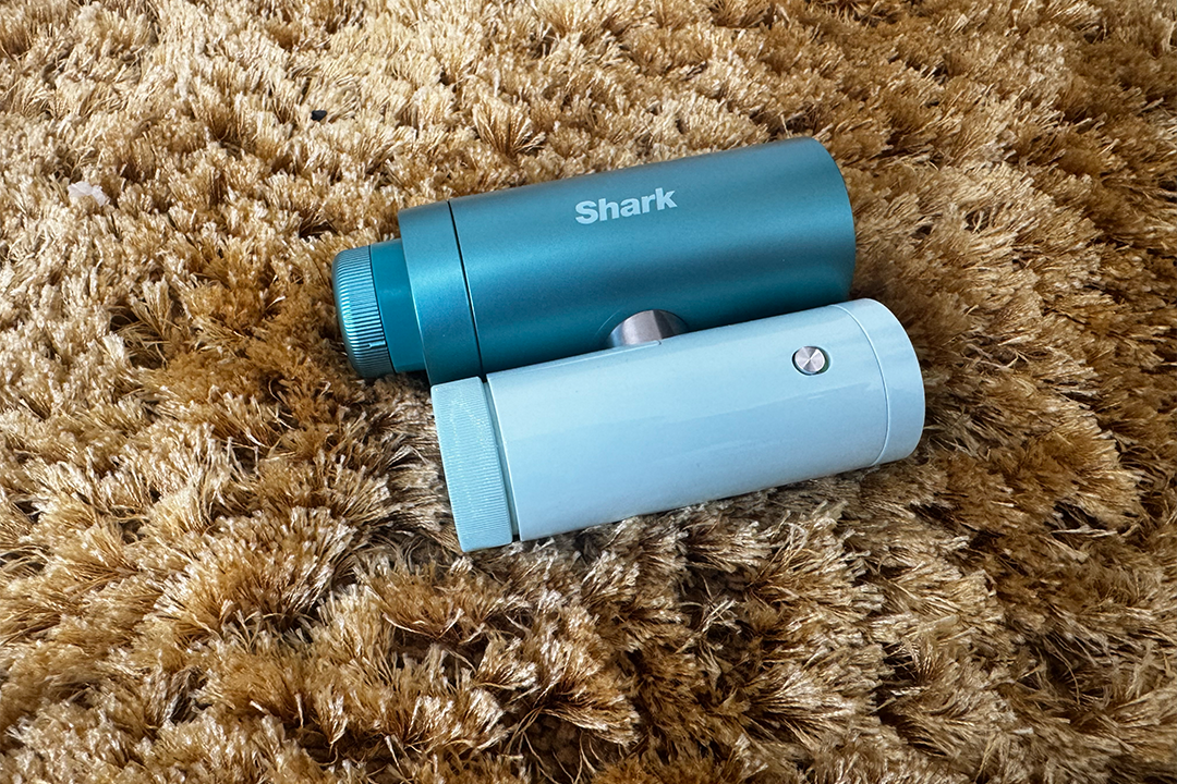 The Shark chillpill has two rounded barrels connected by a hinge