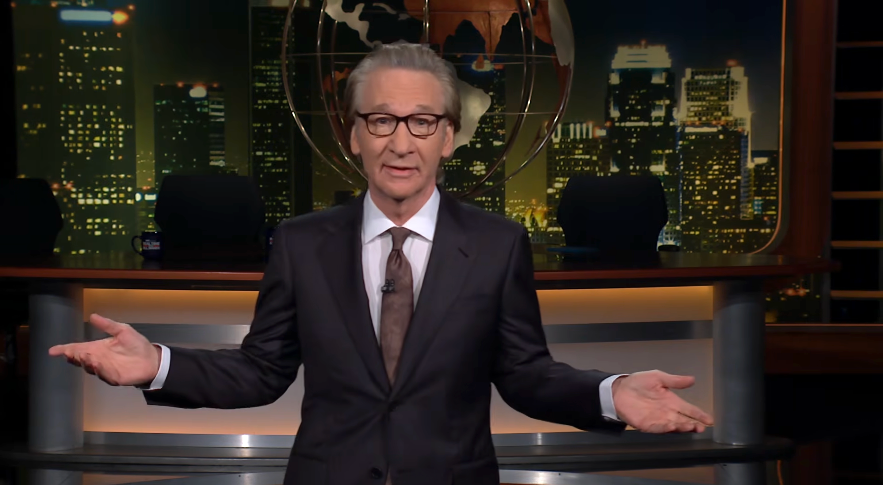 Bill Maher ha scherzato sul dramma che circonda il suo onore al Kennedy Center nell'episodio di venerdì di 