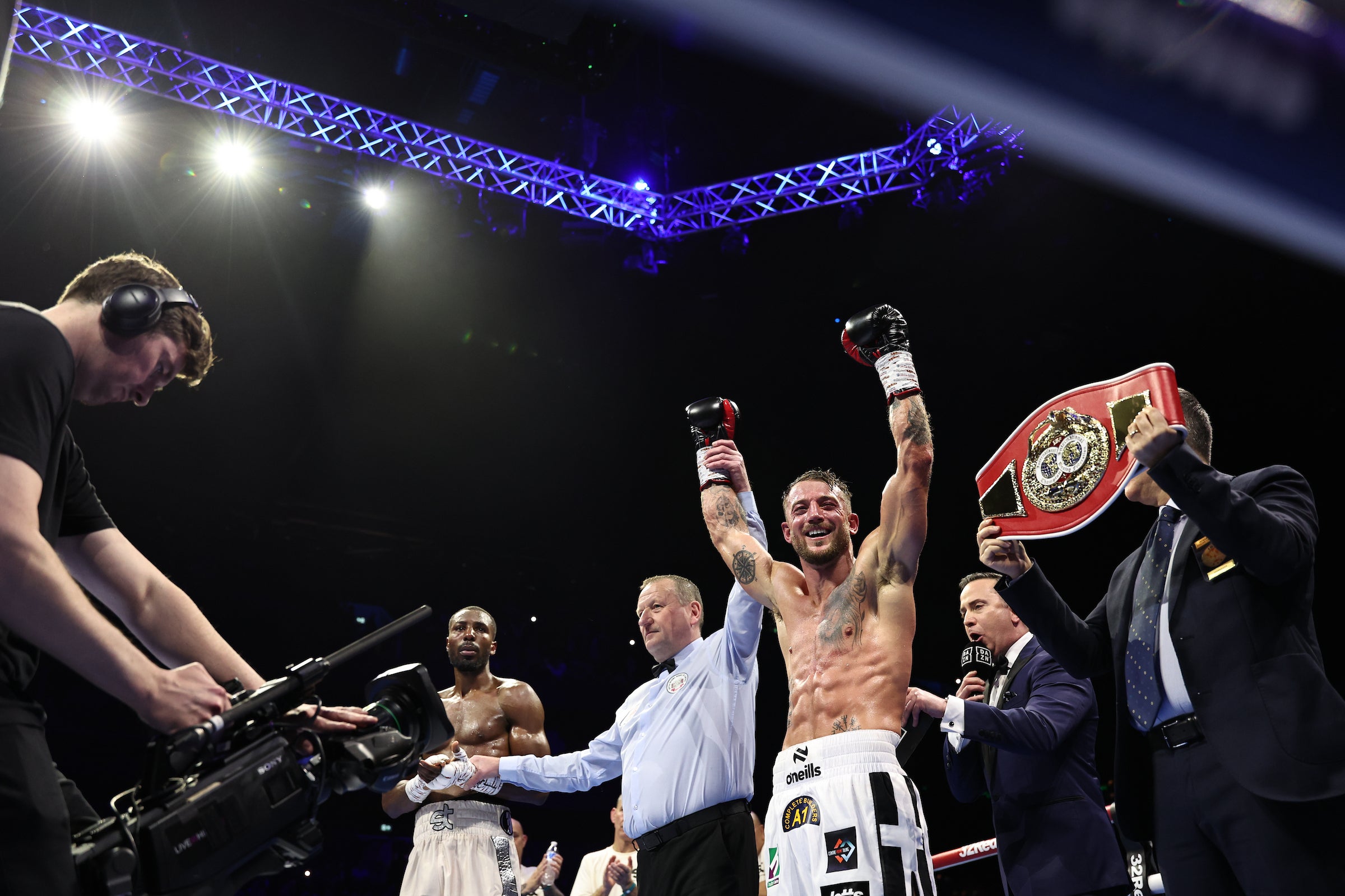 Brad Pauls celebrates his win over Shakiel Thompson