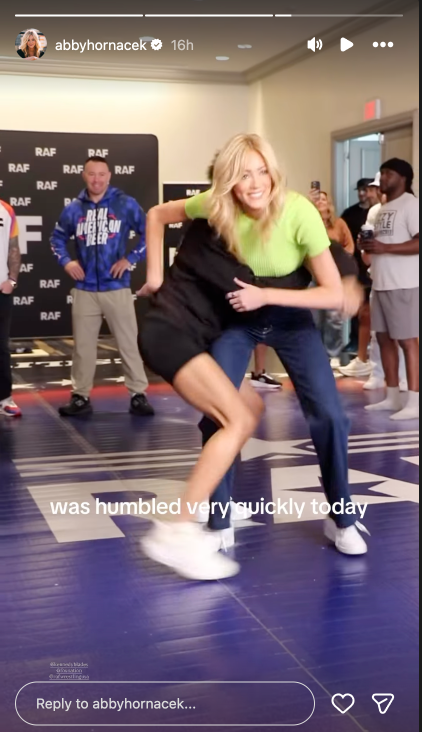 Abby Hornacek ha detto che essere sbattuta sul corpo l'ha 