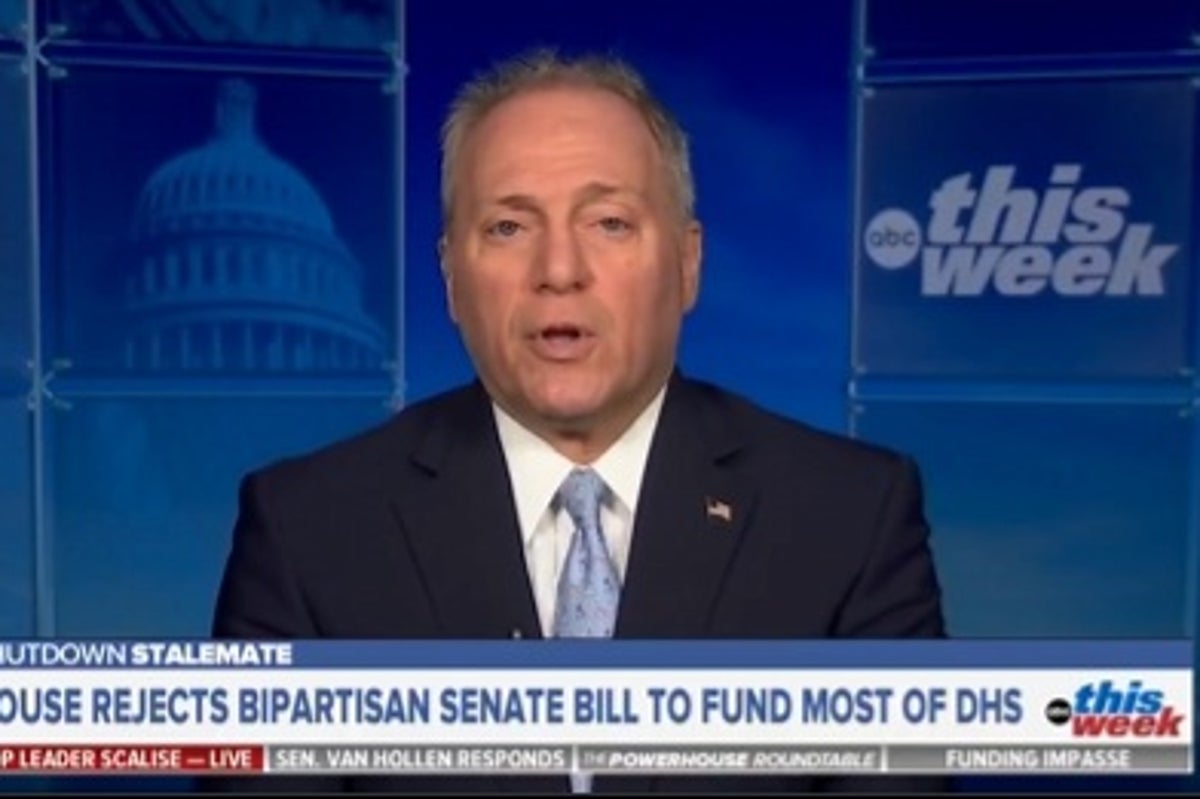 Cumhuriyetçi lider, Temsilciler Meclisi'nin ardından Kongre'nin şehri terk etmesini savundu, Senato kapatma anlaşmasında anlaşamadı