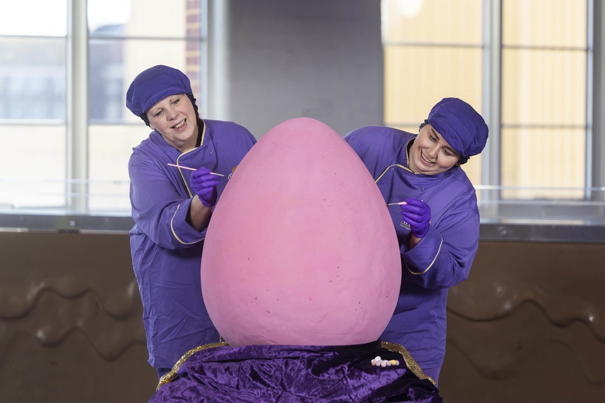 Cadbury creates &lsquo;world&rsquo;s largest&rsquo; Mini Egg for Easter that weighs 55kg