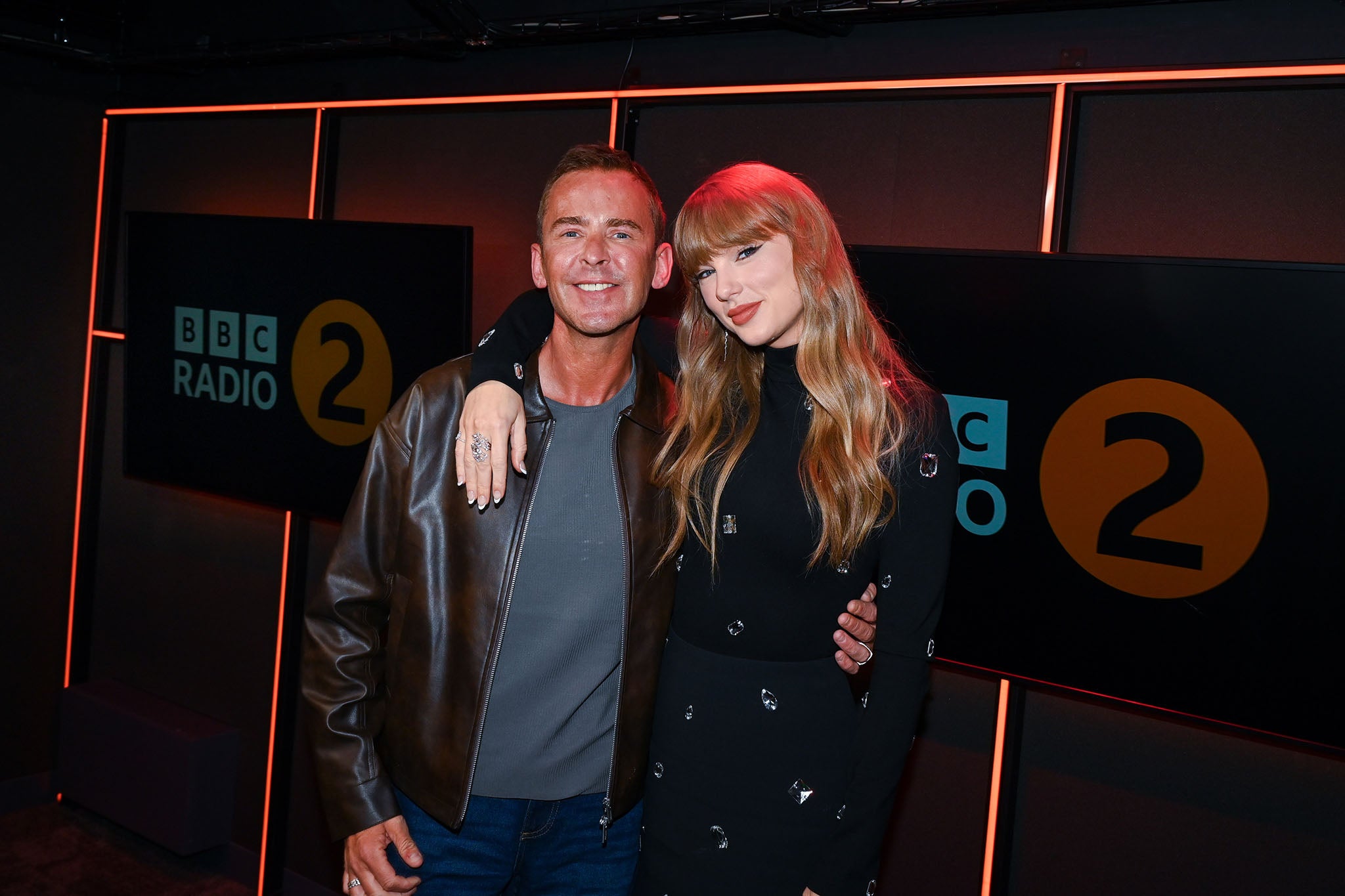 Mills e Swift nel suo programma su Radio 2