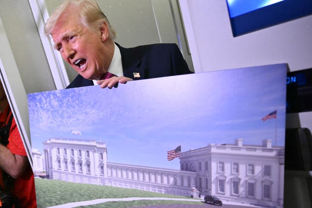 <p>El presidente Donald Trump confirmó el fin de semana que el Ejército participa en la construcción de una instalación segura bajo el nuevo salón de baile de la Casa Blanca </p>