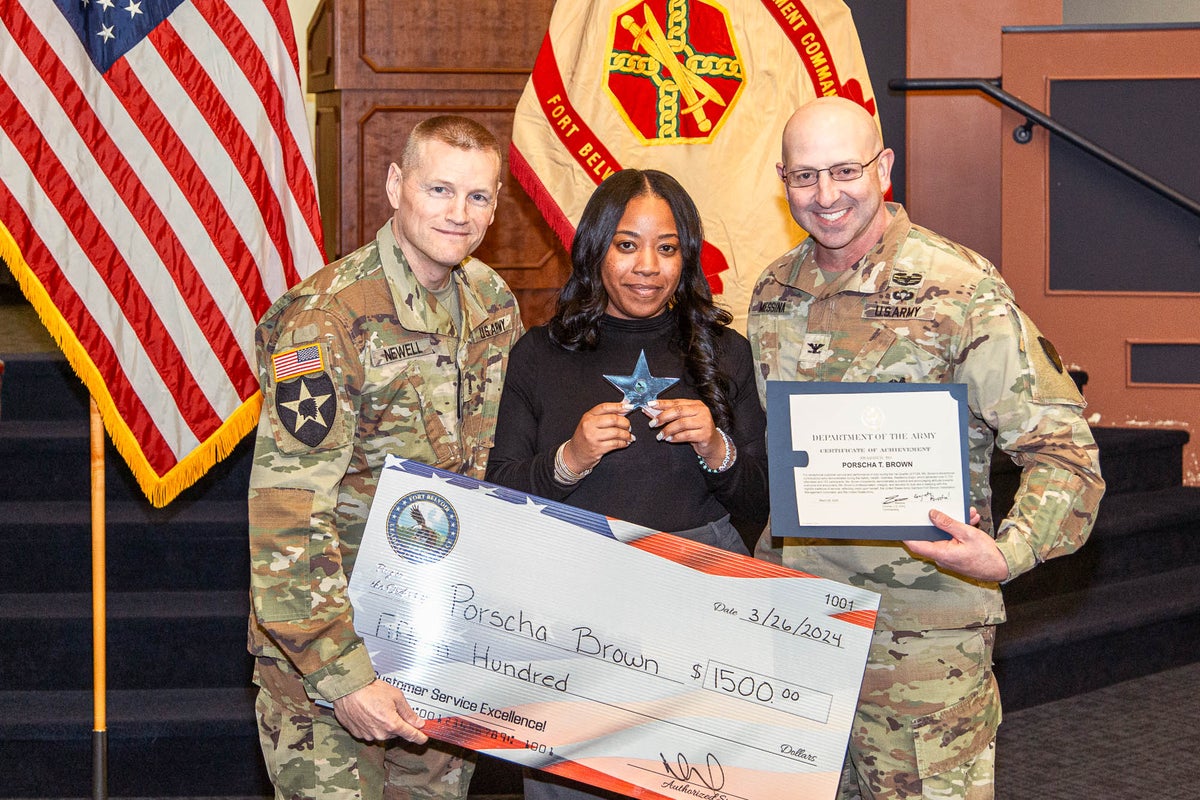 Sick passenger dies on flight from DC to Seoul after cabin crew forgets to attach mask to oxygen tank, suit says – UK Times Sick passenger dies on flight from DC to Seoul after cabin crew forgets to attach mask to oxygen tank, suit says – UK Times