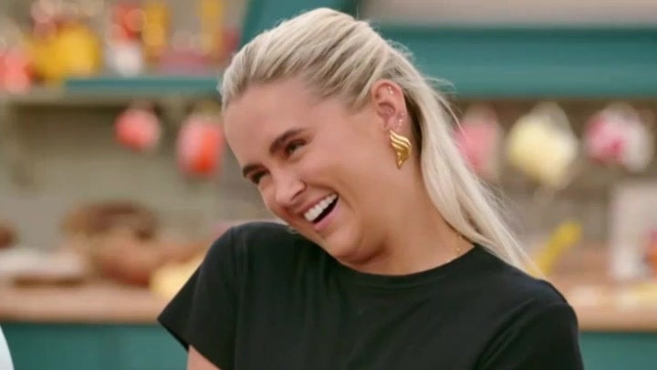 Haguye è stato incoronato panettiere stellato e ha ricevuto una stretta di mano da Paul Hollywood