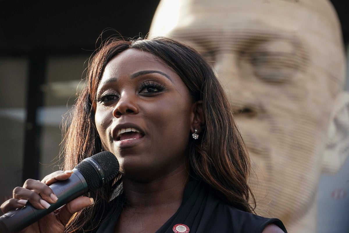 Feds probe whether NYC Council member, Hochul aide took bribes to help migrant shelter provider – UK Times